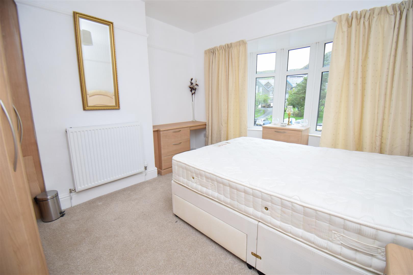 Bedroom 1.JPG